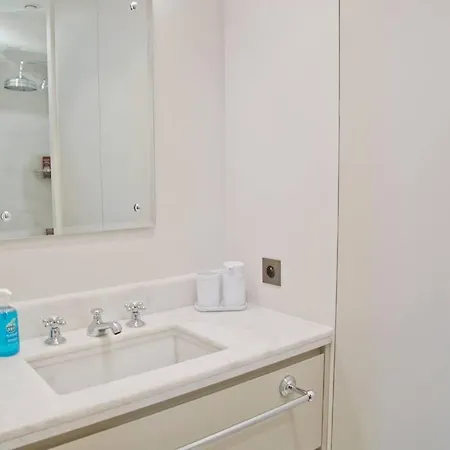 Kristine - Luxury 2br Saint-germain Notre-dame Apartment